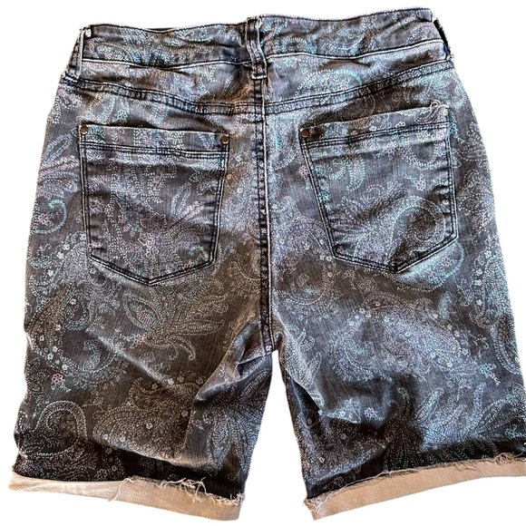 Bandolino • Paisley Millie Capri • Women’s size 6 • Stretchy - Picture 2 of 5